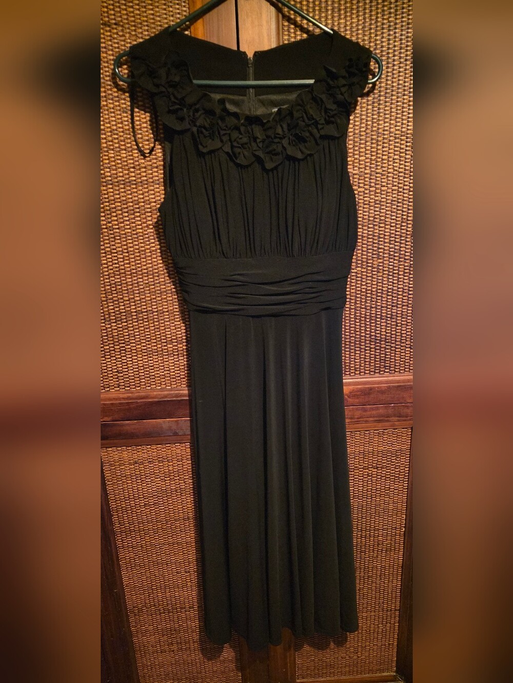 Jessica Howard EUC Size 10 Black Floral-Trim Sleeveless Midi Dress PTP 19 - Picture 2 of 5